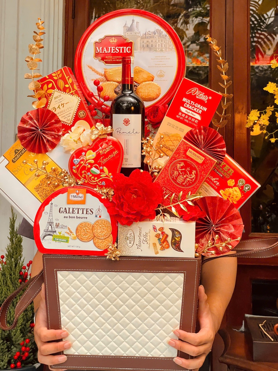 HAMPER GIỎ DA ĐỎ